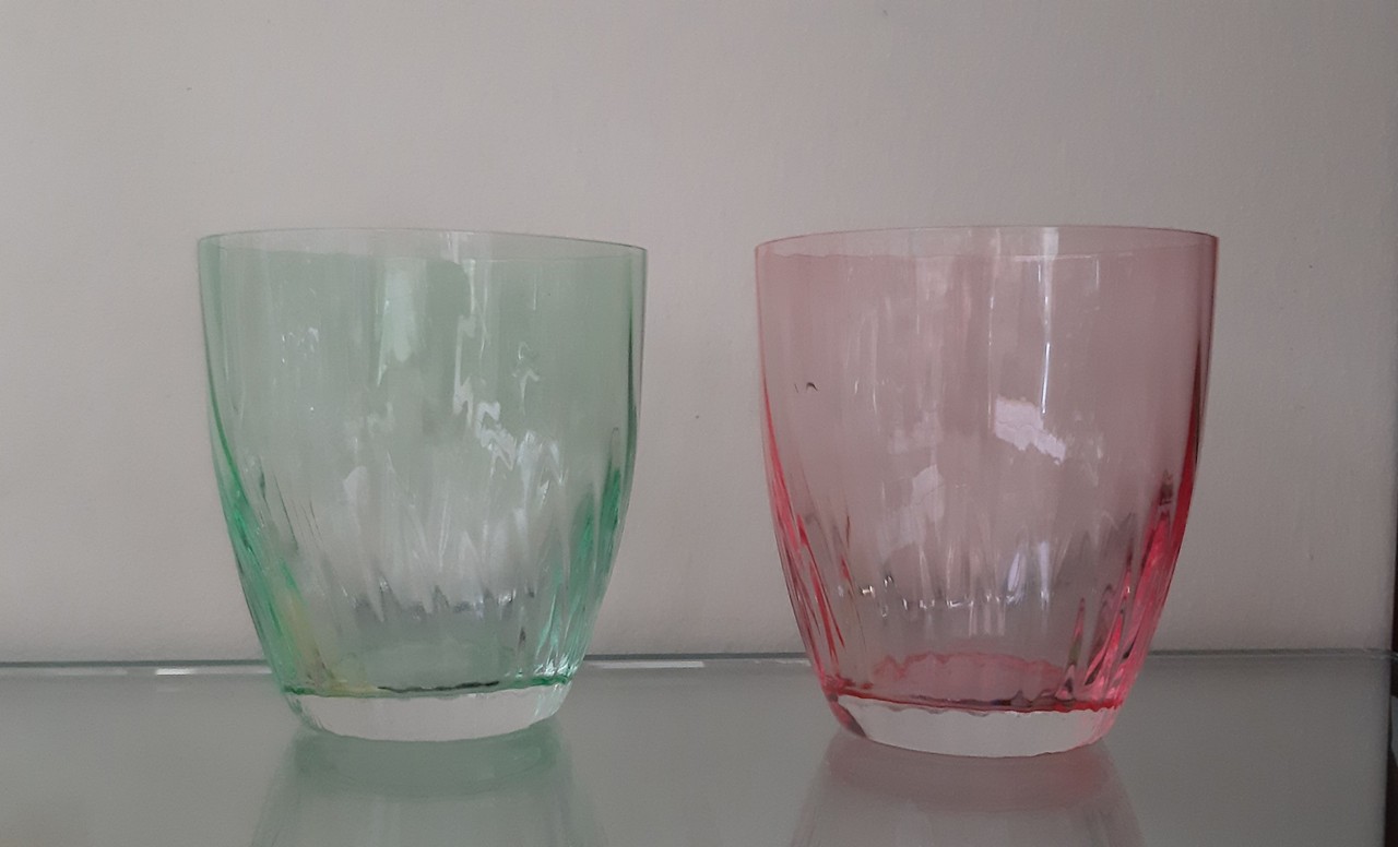 Bicchieri colorati rosa verde